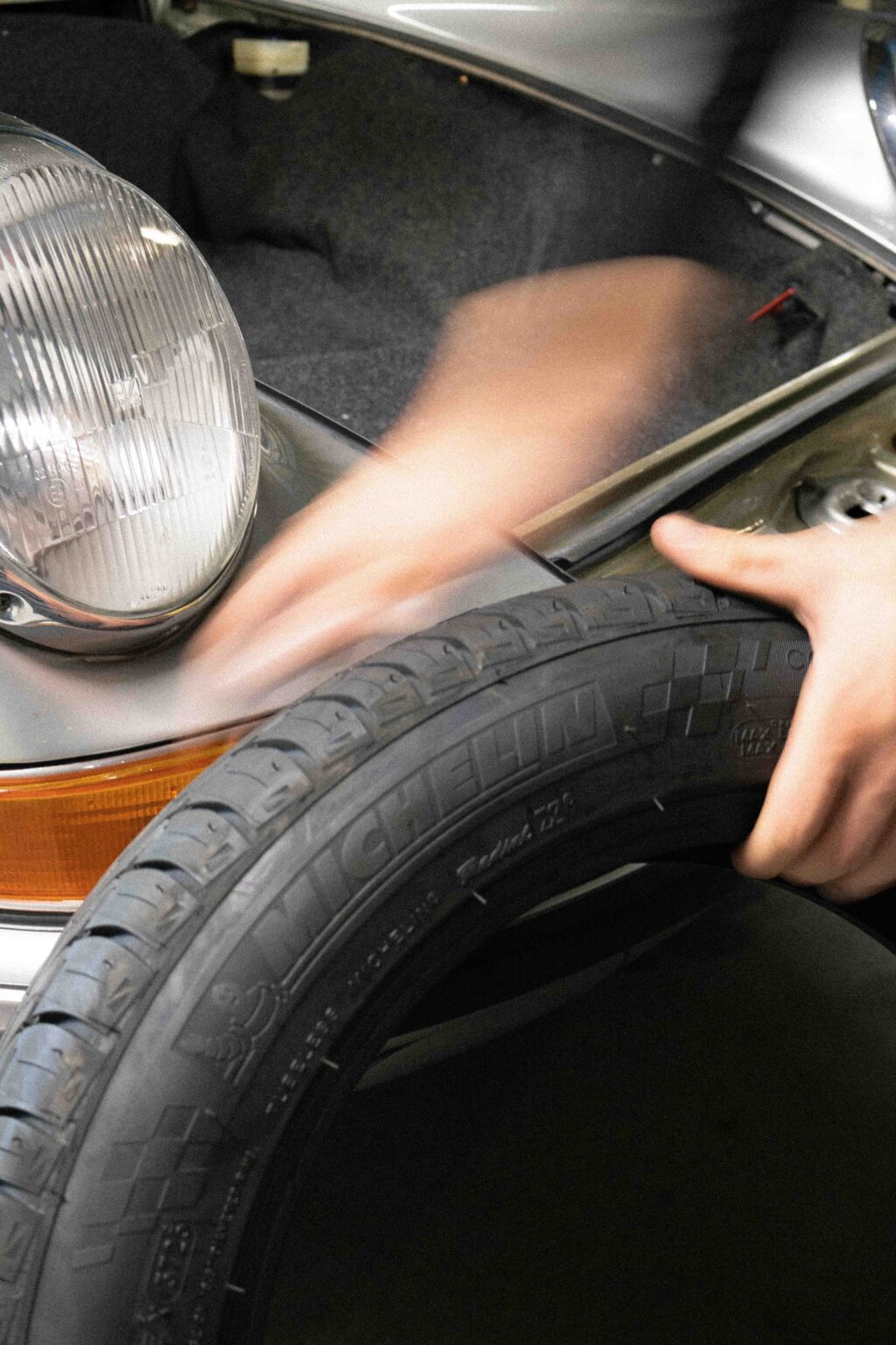 Deboosere-vakman aan het werk met Michelin winterbanden